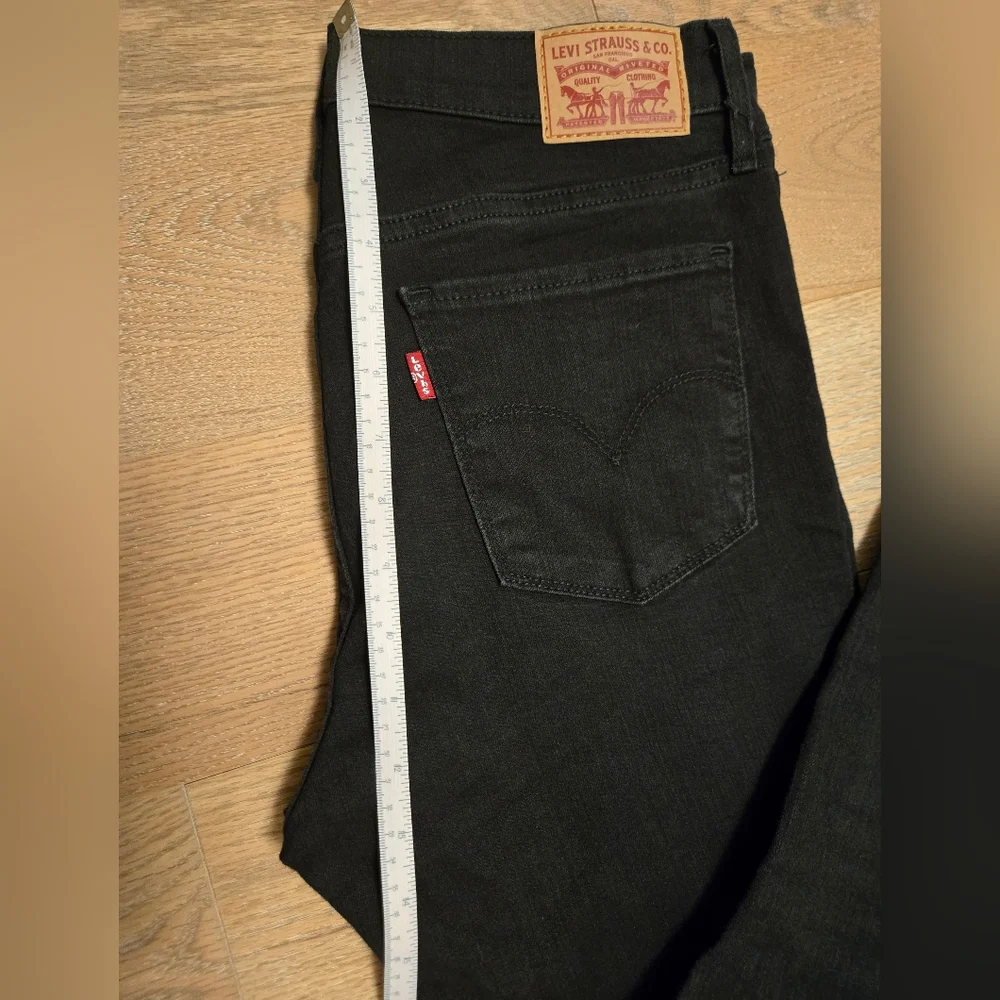 Levi's Black Slim Fit Jeans Versatile Style - Picture 4 of 10